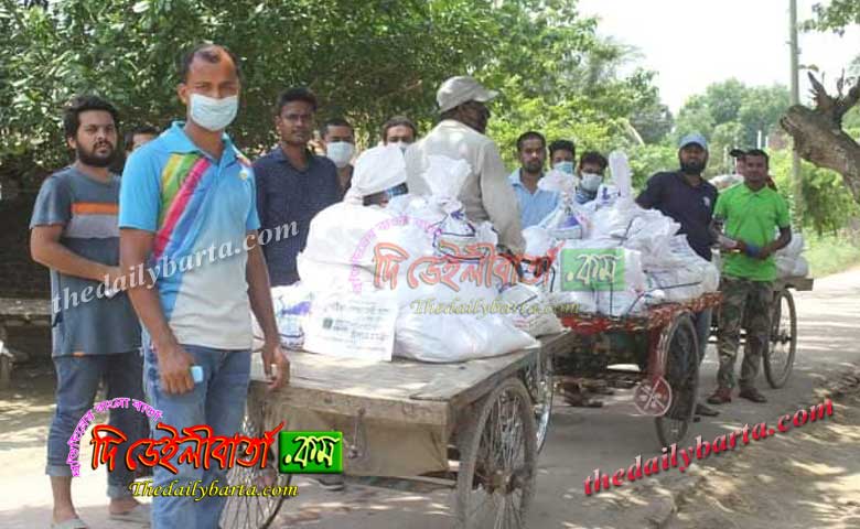 চুয়াড়াঙ্গার ভুলটিয়া গ্রামে সেচ্ছাসেবী সংগঠন এর পক্ষ থেকে উপহার সামগ্রী বিতরণ