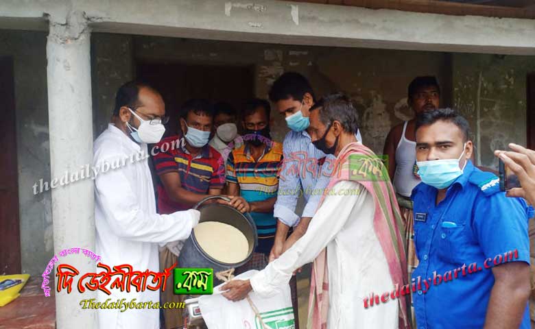 ইদুল আযহা উপলক্ষে হালসা ইউনিয়নে পরিবারকে চাউল সহায়তা