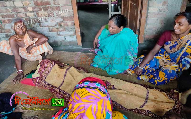 ফেসবুকে আপত্তিকর ছবি, তালায় যুবকের উৎপাতে ছাত্রীর আত্মহত্যা